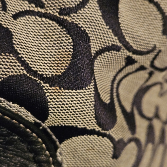 Coach Vintage Hampton Signature Canvas Black and Gray Shoulder Bag - Picture 11 of 11